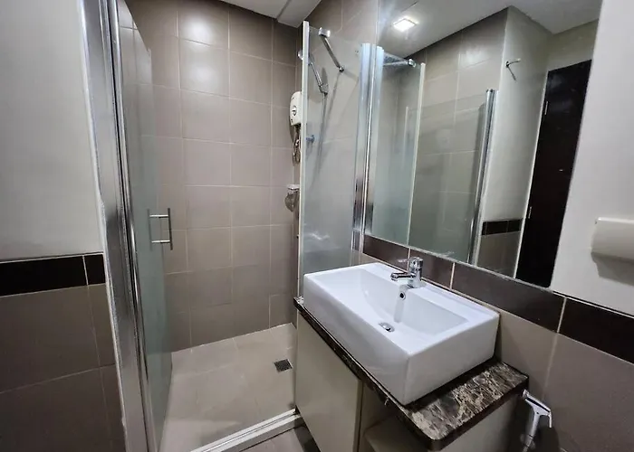 1br W/balcony Gorgeous Bay Sunset And Yacht Club View Apartment Manila